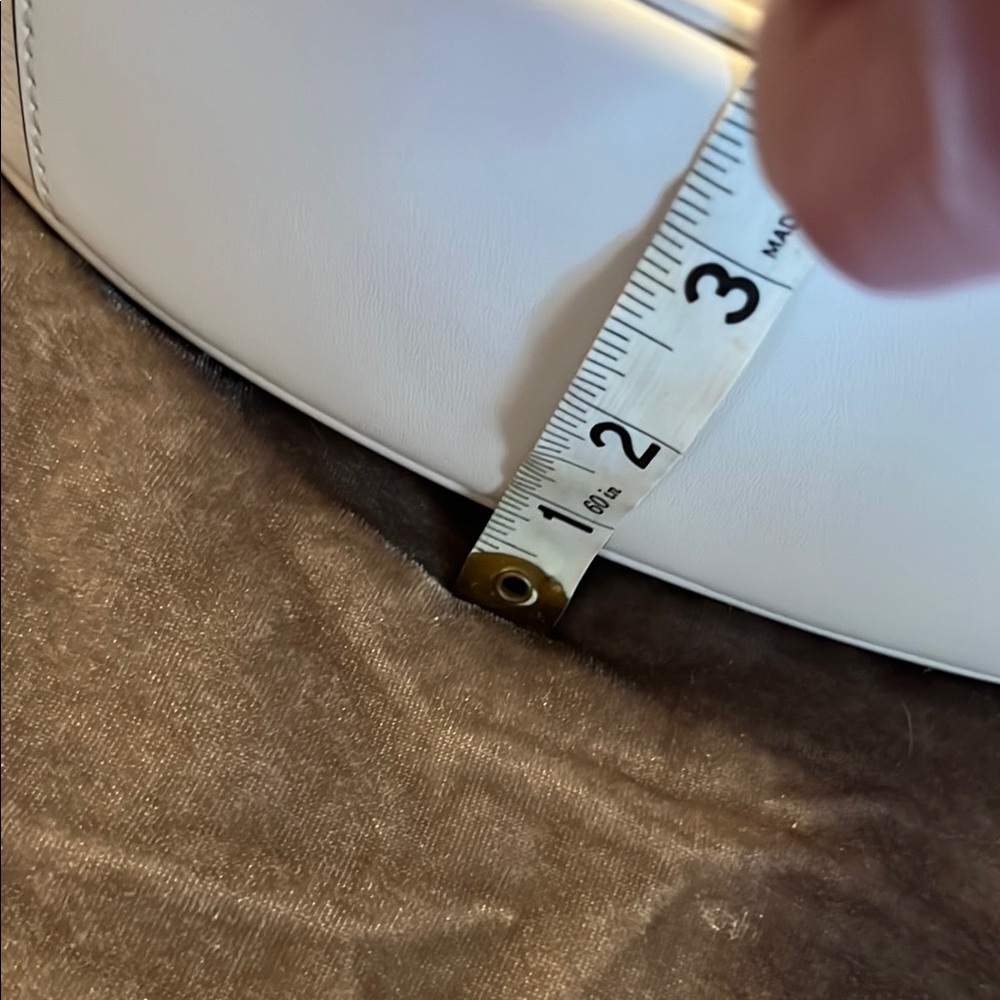 Michael Kors Cream Shoulder Bag - Picture 7 of 8
